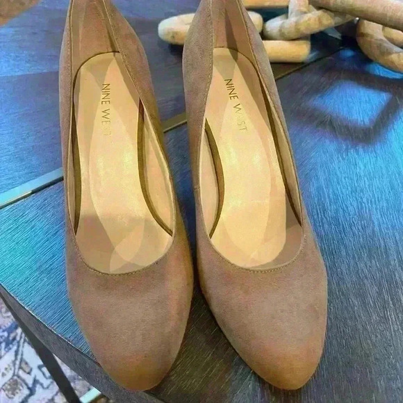 Nine West Dylan Tan Suede Round Toe Pump - Picture 2 of 7